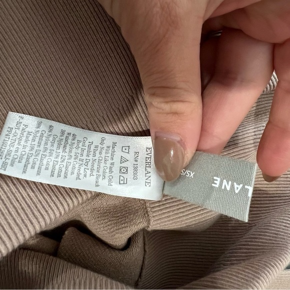 Everlane The Seamless Bike Short - Picture 11 of 11